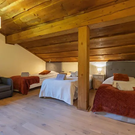 Serenity - Sleeps 9 - Hot Tub * Liezey