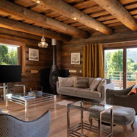Serenity - Sleeps 9 - Hot Tub *